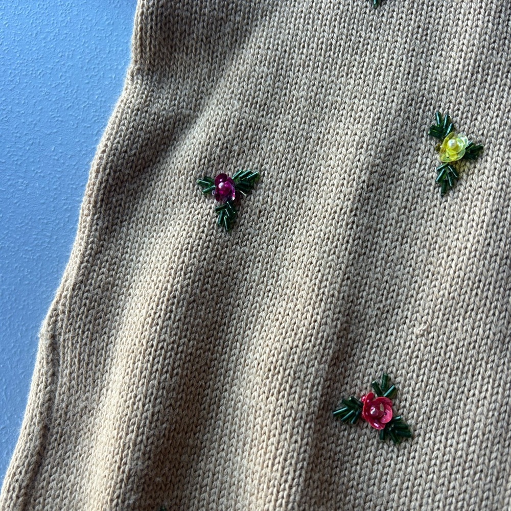 Dolce & Gabbana Beige Knit Short Sleeve Sweater with embroidery - Picture 3 of 13
